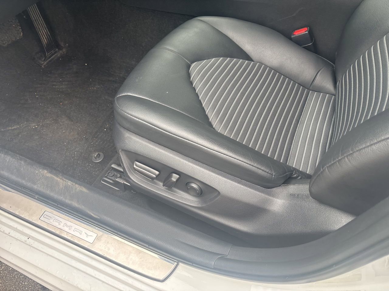 Used 2023 Toyota Camry SE image 16