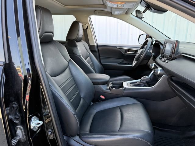 Used 2021 Toyota RAV4 XLE Premium image 30