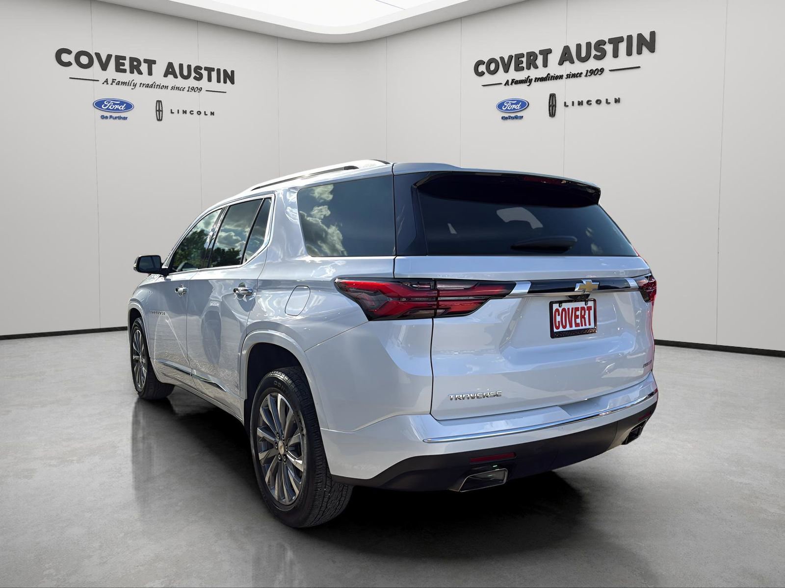 Used 2023 Chevrolet Traverse Premier image 3