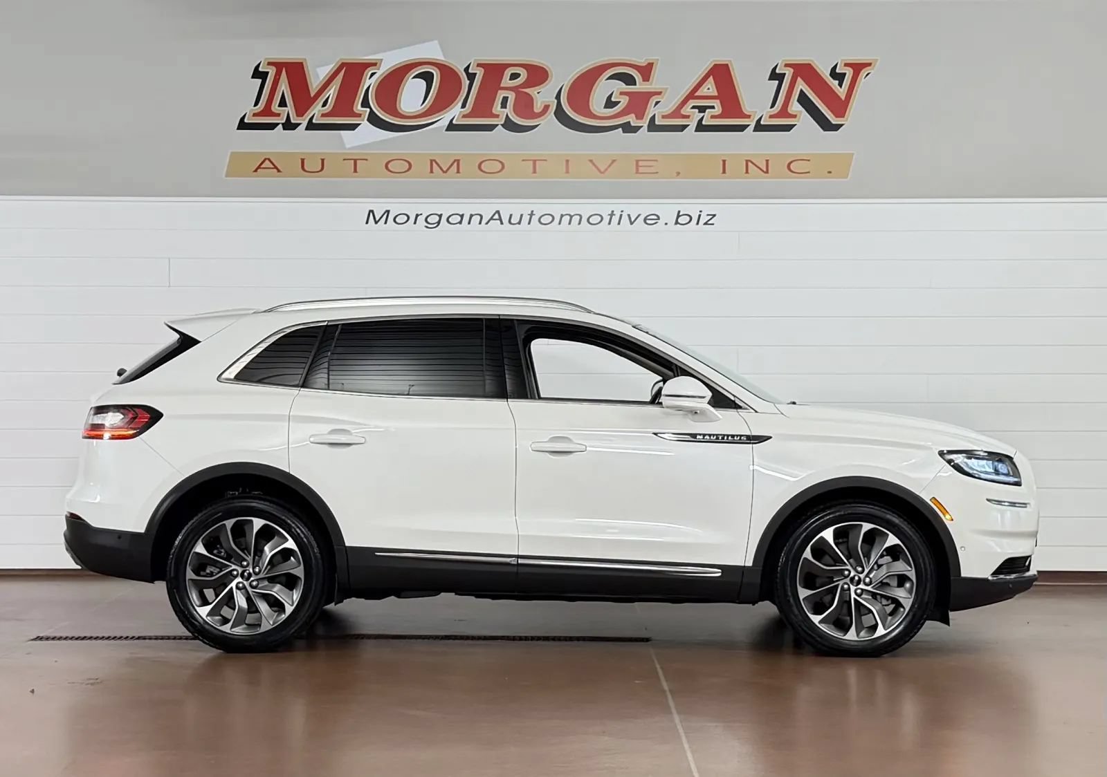 Used 2022 Lincoln Nautilus Reserve w/ Equipment Group 201A AWD/4WD image 2