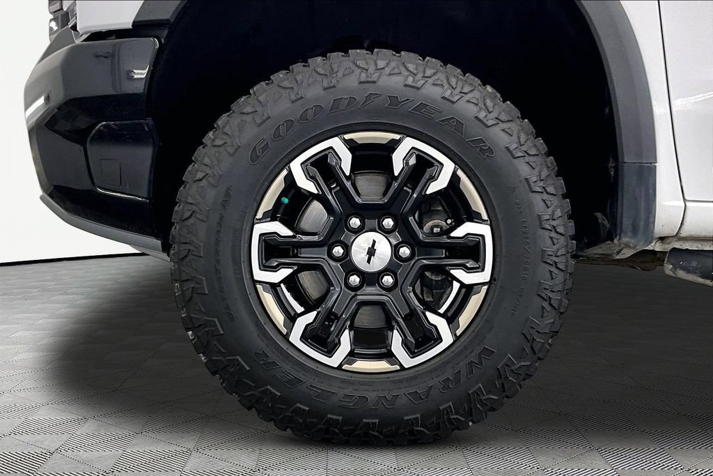 Used 2022 Chevrolet Silverado 1500 ZR2 w/ Technology Package AWD/4WD image 9