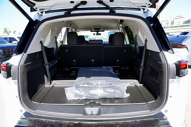 New 2026 Nissan Pathfinder SV w/ Cargo Package FWD image 20