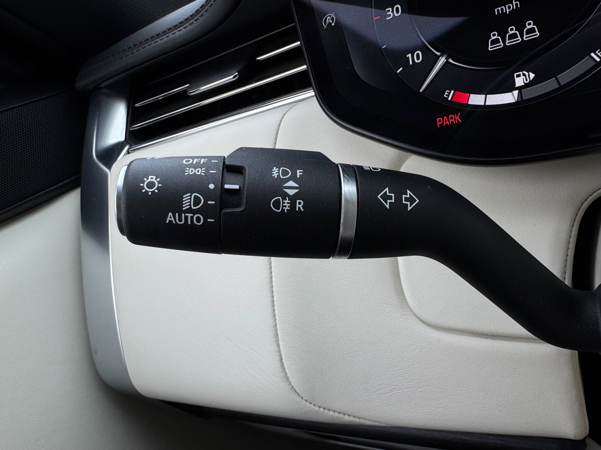 Used 2024 Land Rover Range Rover SE image 58