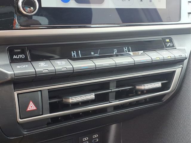 Used 2025 Toyota Camry LE FWD image 10