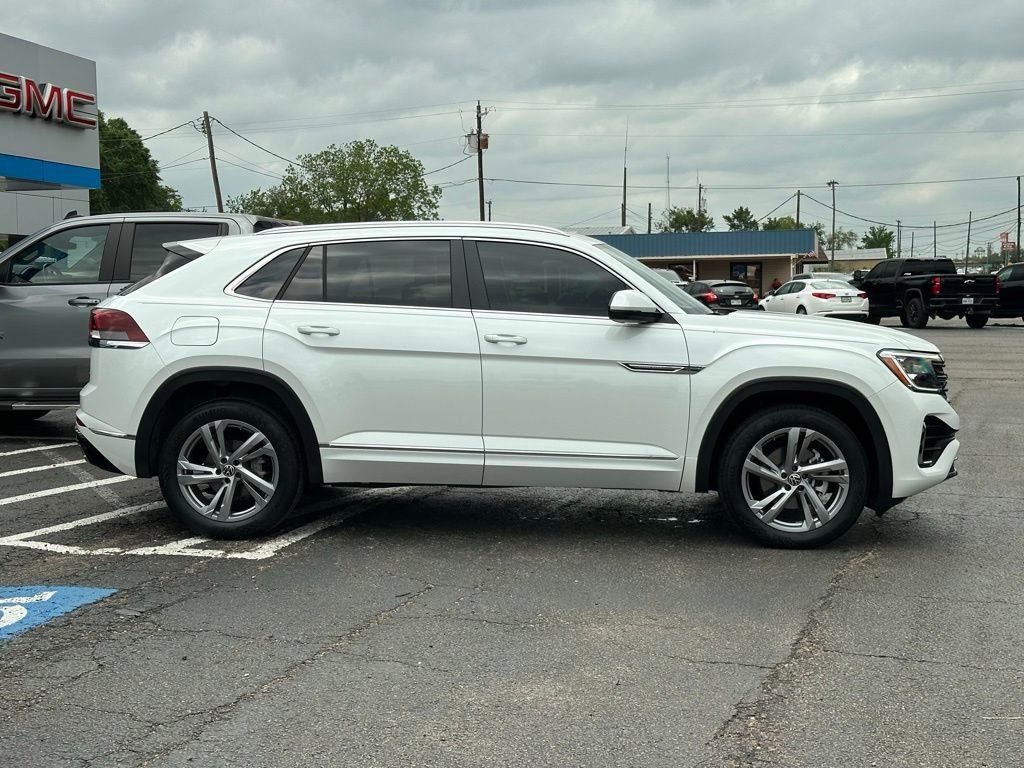 Used 2024 Volkswagen Atlas Cross Sport SEL R-Line AWD/4WD image 4