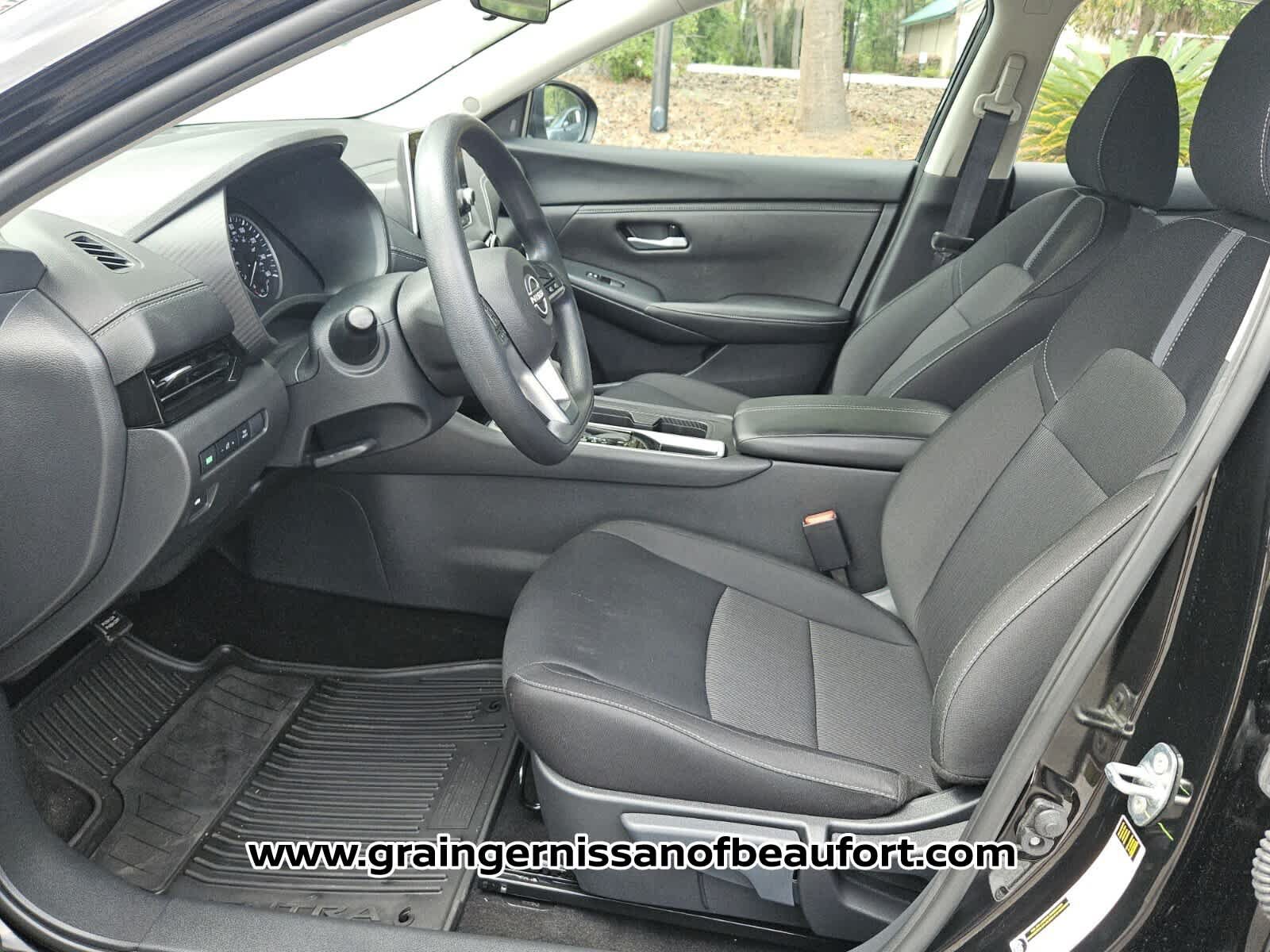 Used 2025 Nissan Sentra SV FWD image 3