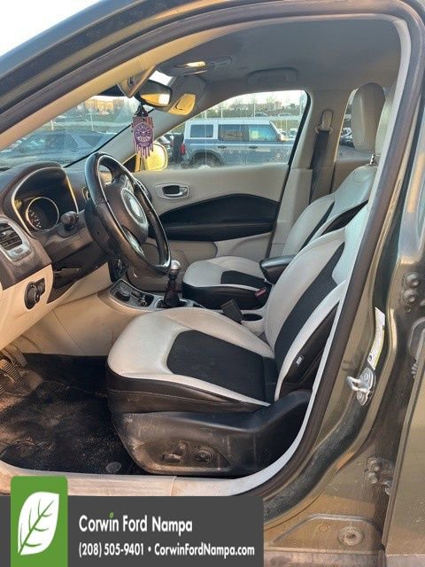 Used 2018 Jeep Compass Latitude AWD/4WD image 12