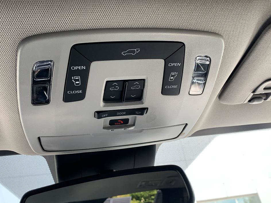 Certified 2025 Toyota Sienna XLE FWD image 24