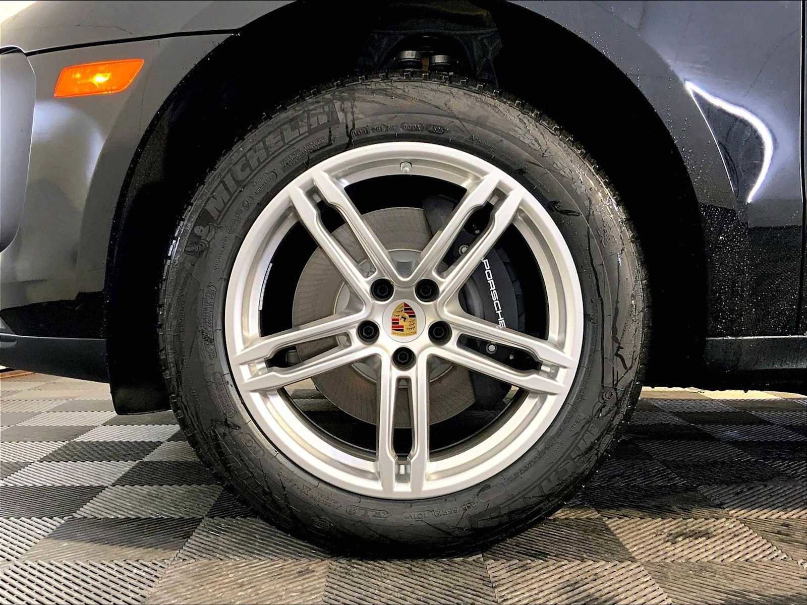 New 2026 Porsche Macan AWD/4WD image 11