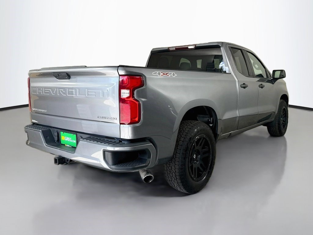 Used 2020 Chevrolet Silverado 1500 Custom w/ Custom Value Package AWD/4WD image 10