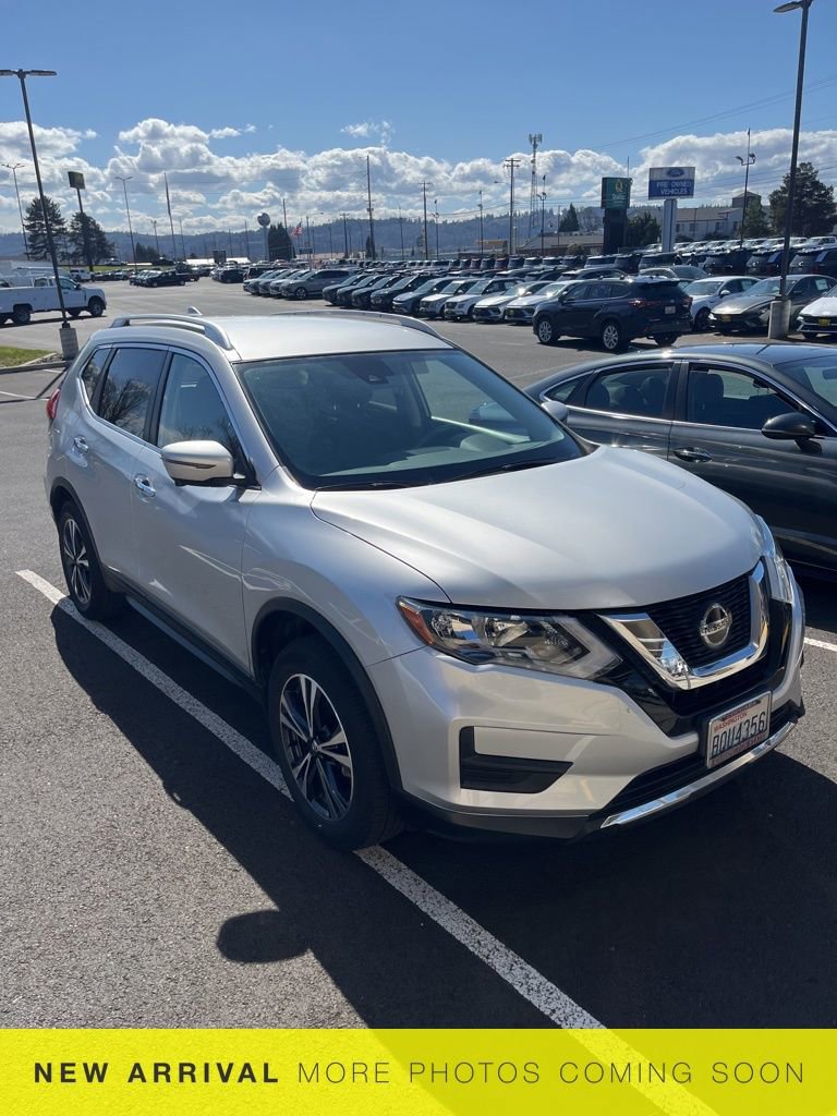 Used 2019 Nissan Rogue SV w/ Premium Package image 3
