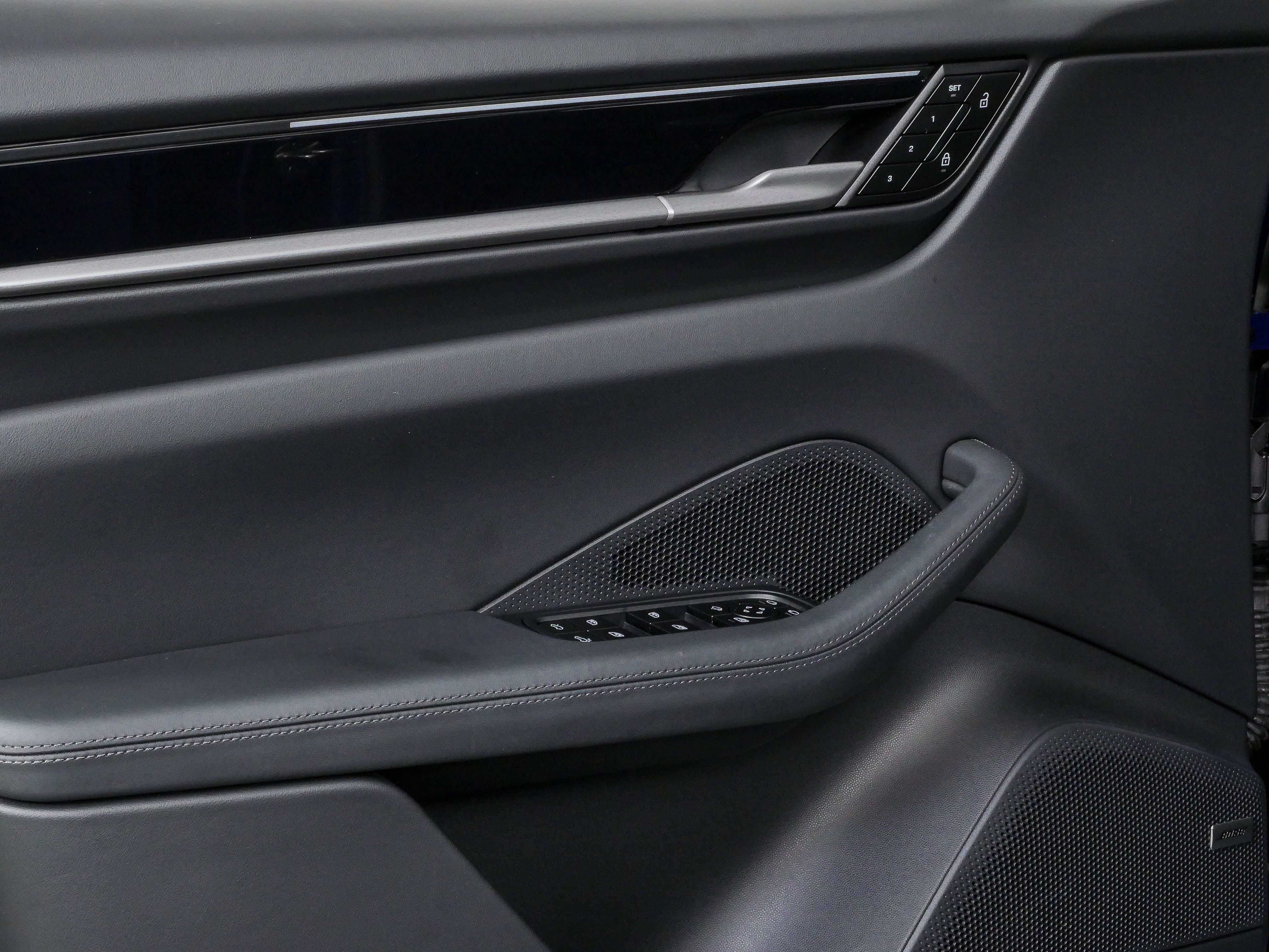 Certified 2025 Porsche Macan Electric RWD image 6