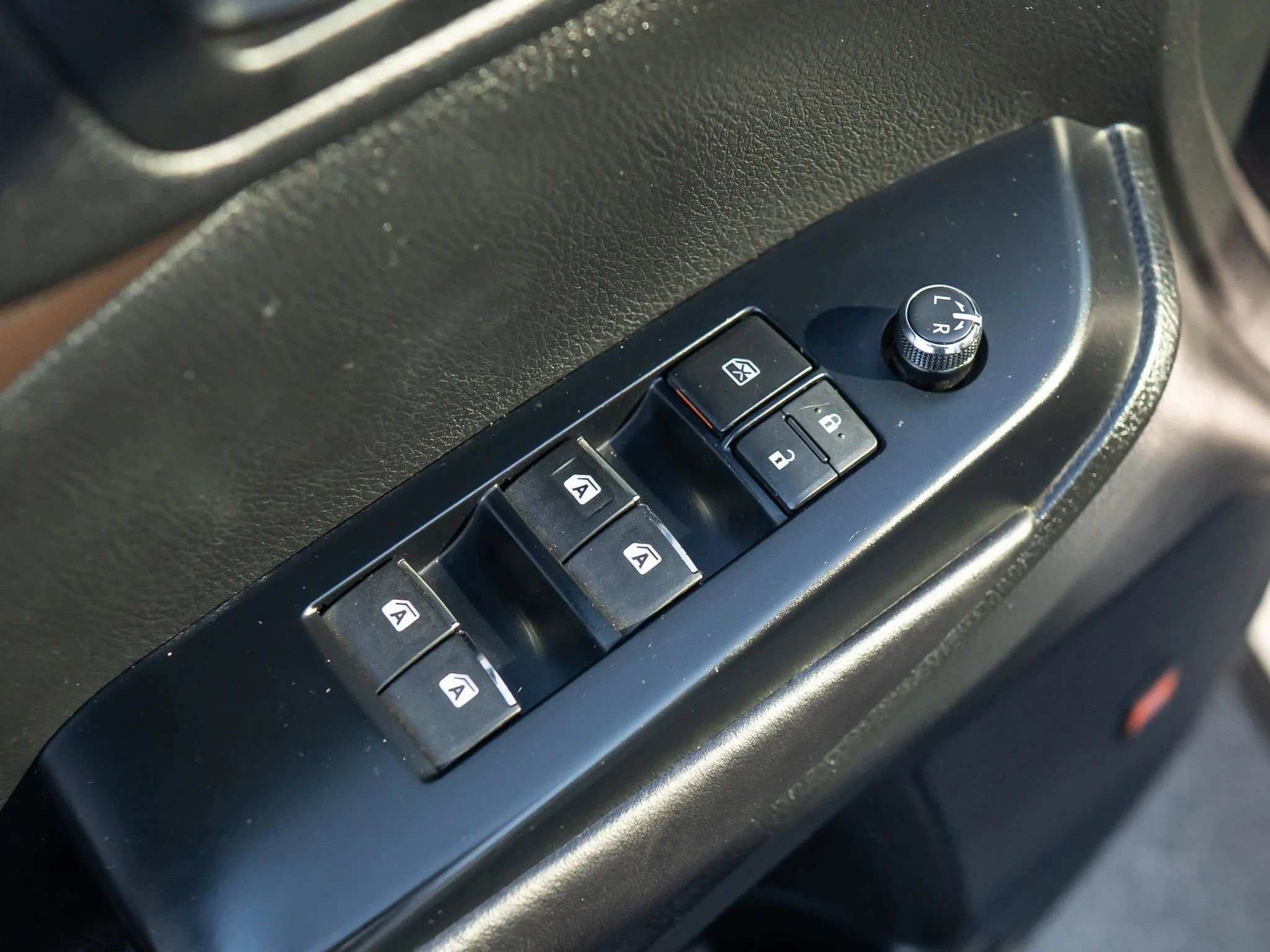 Used 2017 Toyota Highlander Limited image 42