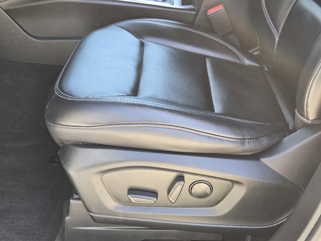 Used 2021 Ford Explorer XLT w/ Equipment Group 202A image 26