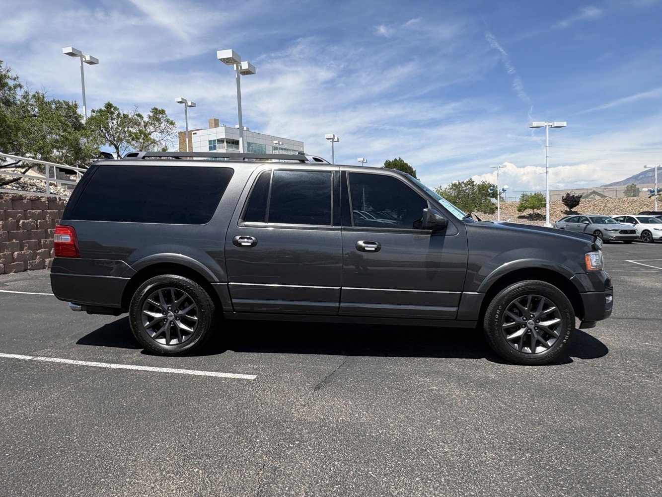 Used 2017 Ford Expedition EL Limited w/ Equipment Group 301A AWD/4WD image 4