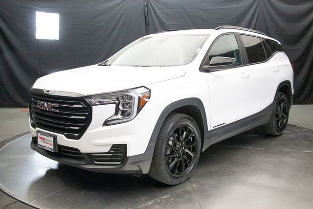 Used 2024 GMC Terrain SLE w/ Elevation Edition image 6