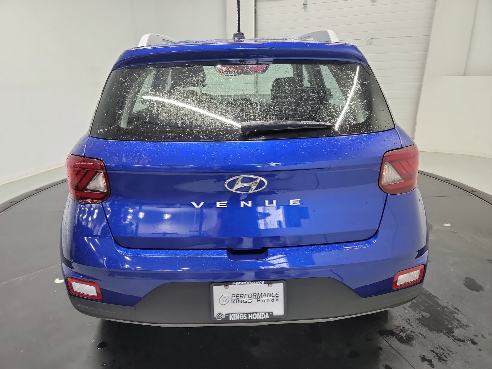 Used 2023 Hyundai Venue Limited FWD image 13