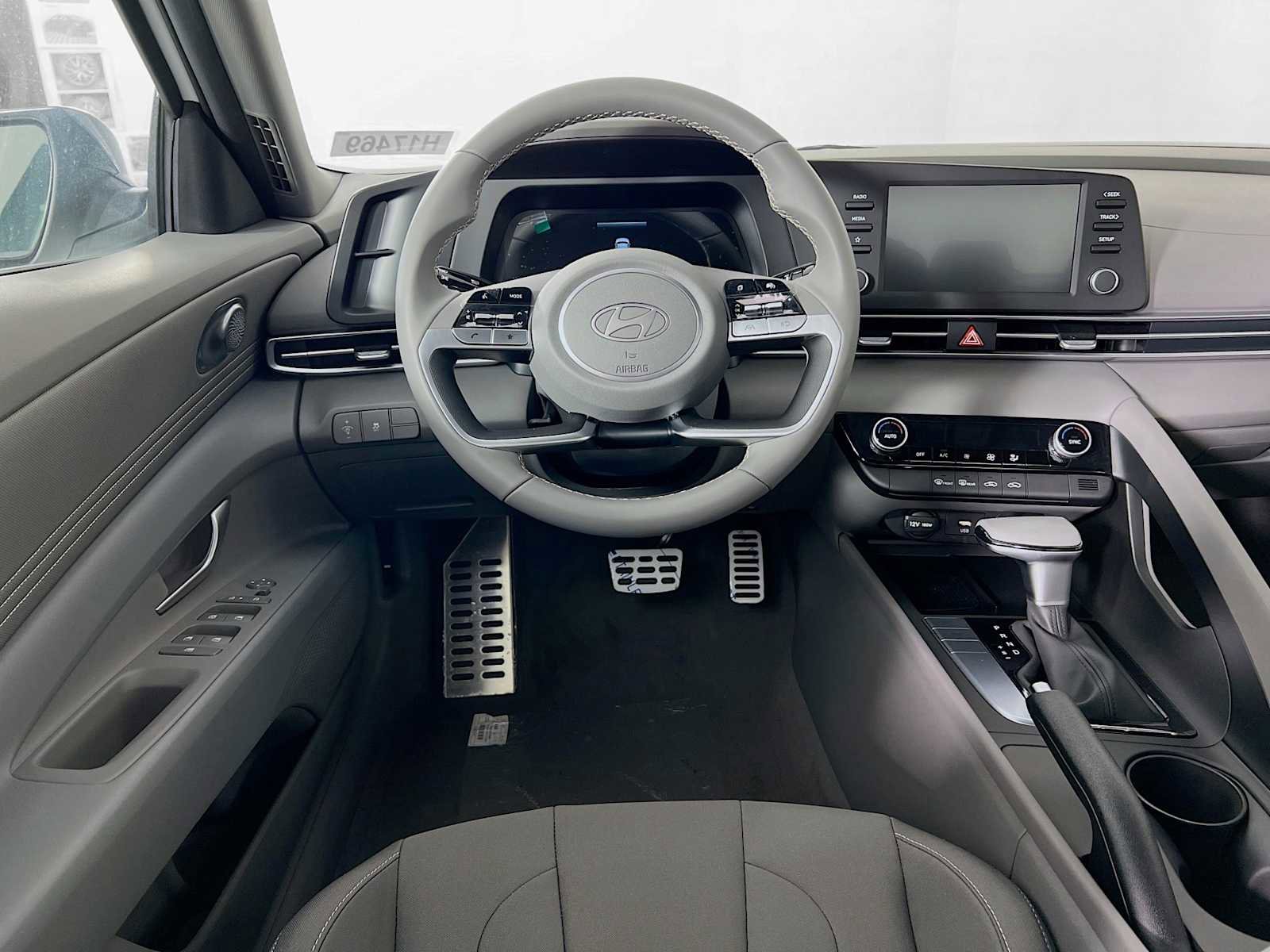Certified 2025 Hyundai Elantra Sport image 14