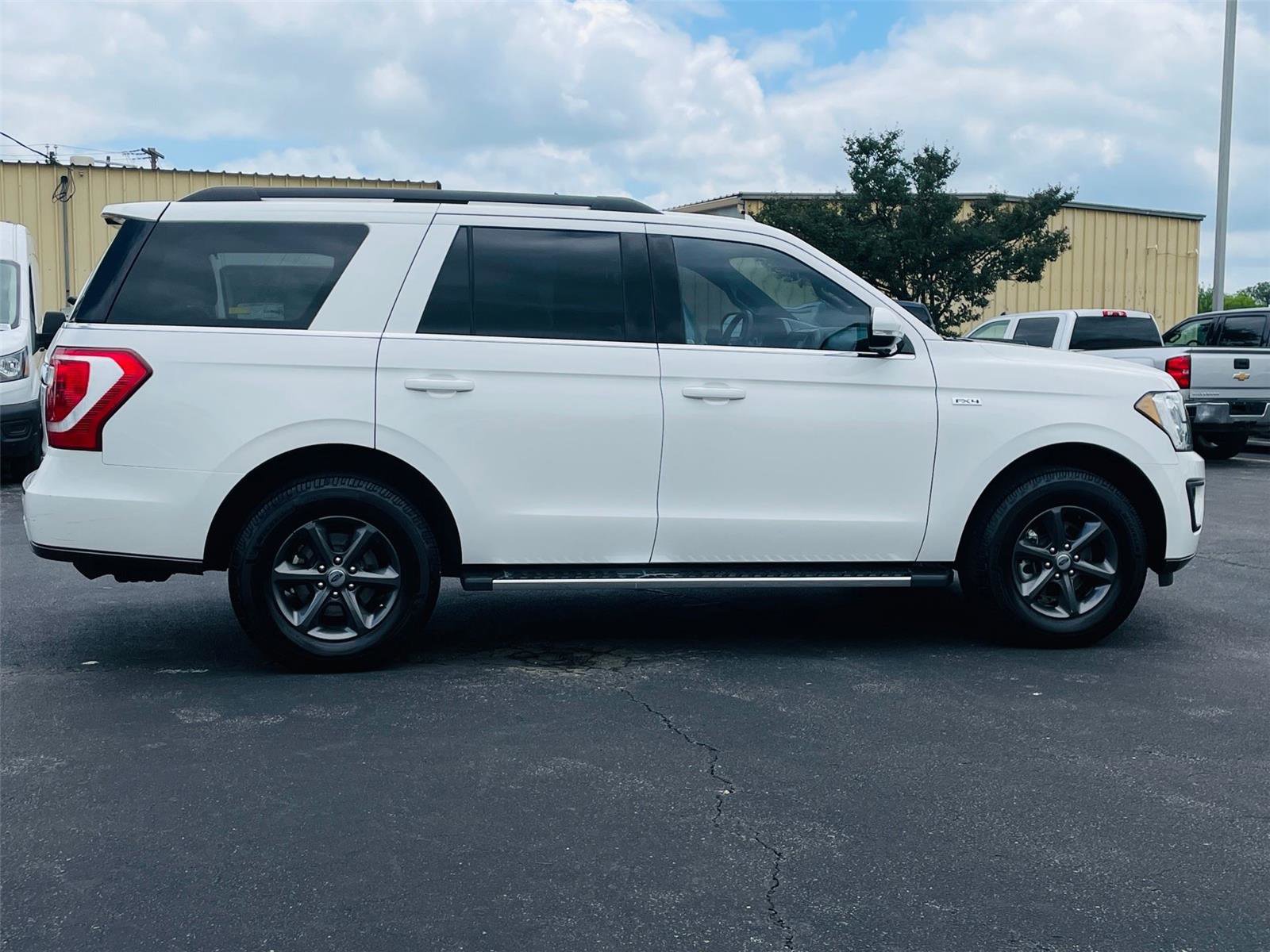 Used 2020 Ford Expedition XLT w/ Equipment Group 202A AWD/4WD image 3