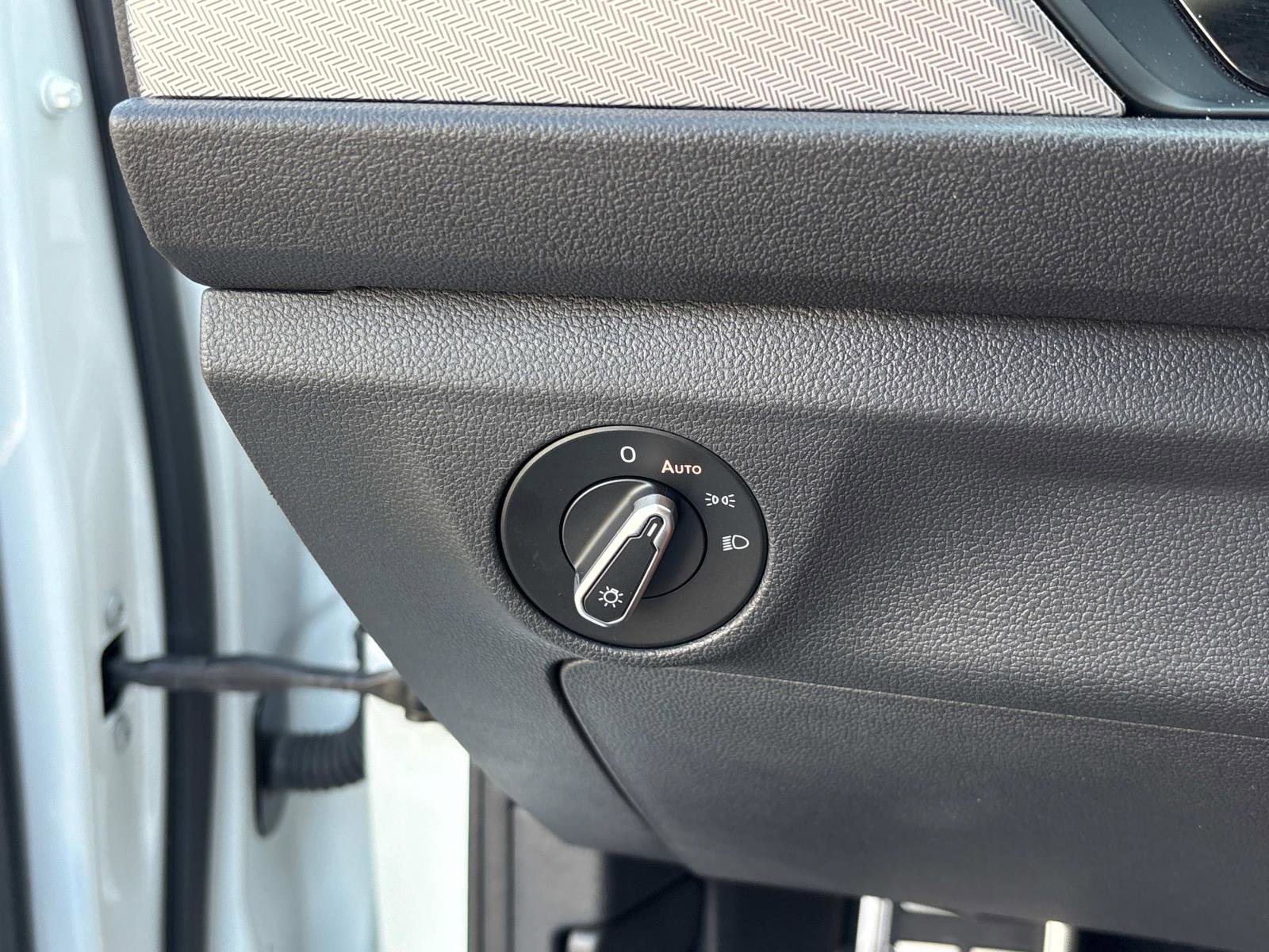 Certified 2024 Volkswagen Jetta Sport image 31