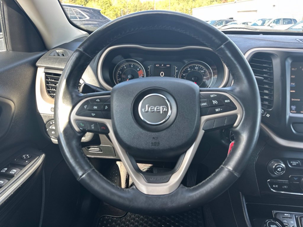 Used 2016 Jeep Cherokee Latitude w/ Cold Weather Group AWD/4WD image 19