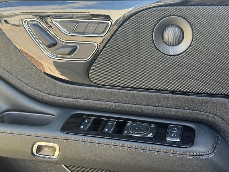 New 2027 Lincoln Aviator Reserve w/ Jet Appearance Package AWD/4WD image 21