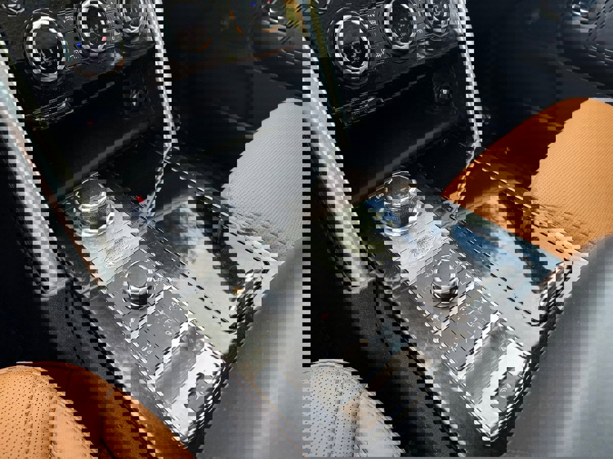 Used 2020 Land Rover Discovery HSE Luxury image 20