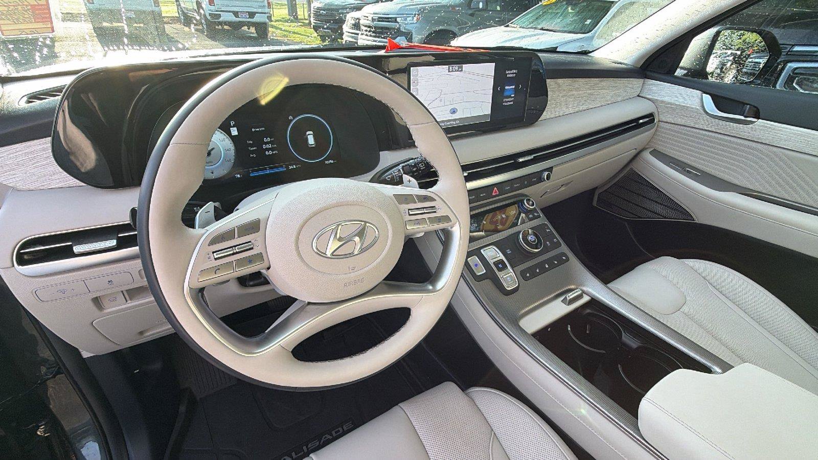 Used 2025 Hyundai Palisade Calligraphy FWD image 4