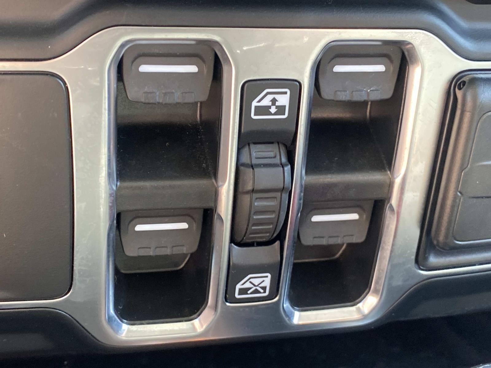 Certified 2023 Jeep Gladiator Sport image 31