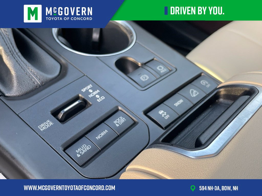 Used 2021 Toyota Highlander XLE AWD/4WD image 42