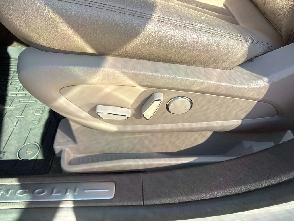 Used 2023 Lincoln Nautilus FWD w/ Premium Package image 20