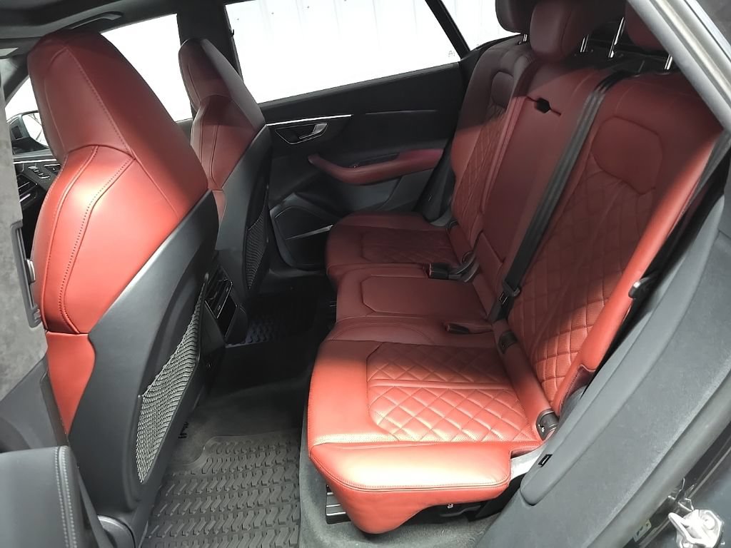 Used 2022 Audi SQ8 Prestige AWD/4WD image 32