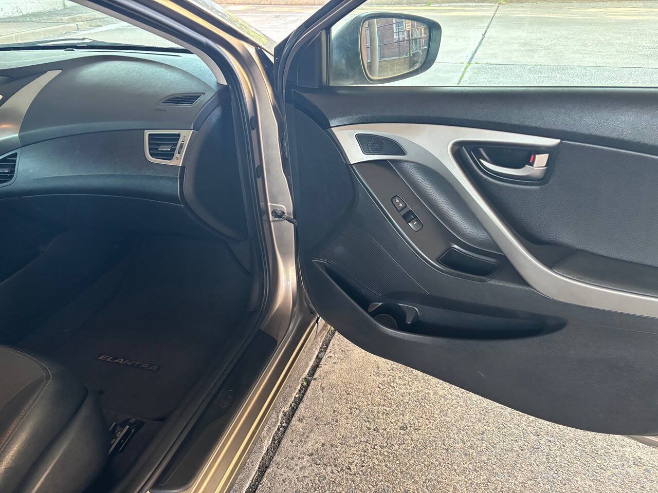 Used 2012 Hyundai Elantra Limited FWD image 22