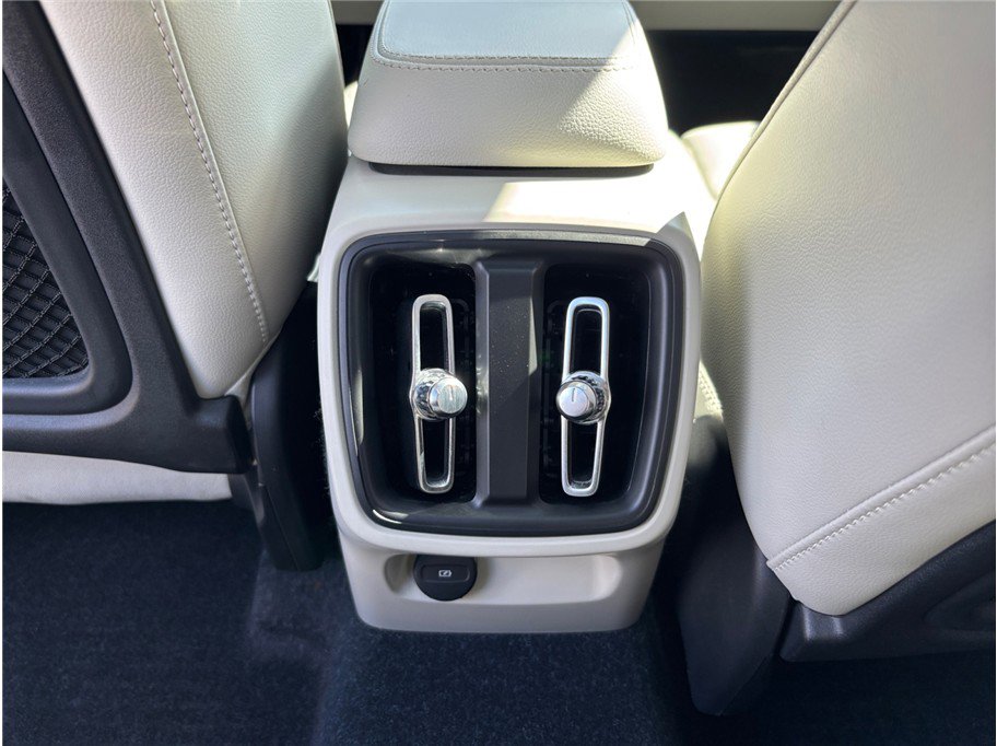 Used 2020 Volvo XC40 T5 Inscription w/ Protection Package image 39