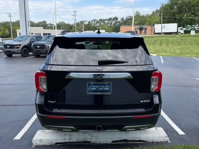 Used 2023 Ford Explorer XLT w/ Equipment Group 202A AWD/4WD image 5