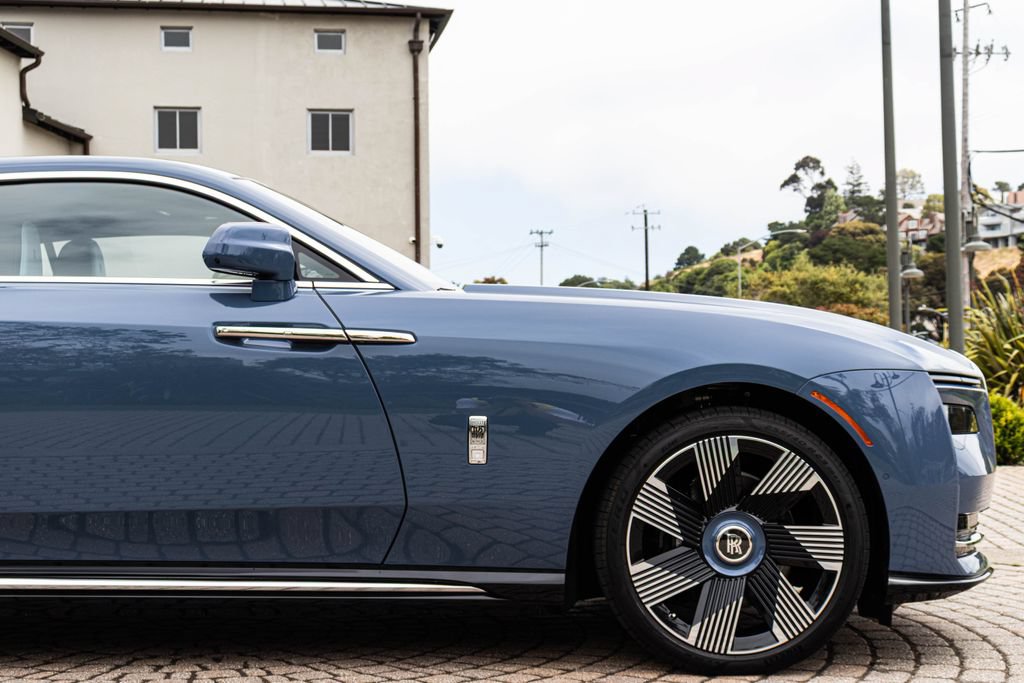 Used 2025 Rolls-Royce Spectre w/ Leather Finishing Pack AWD/4WD image 16