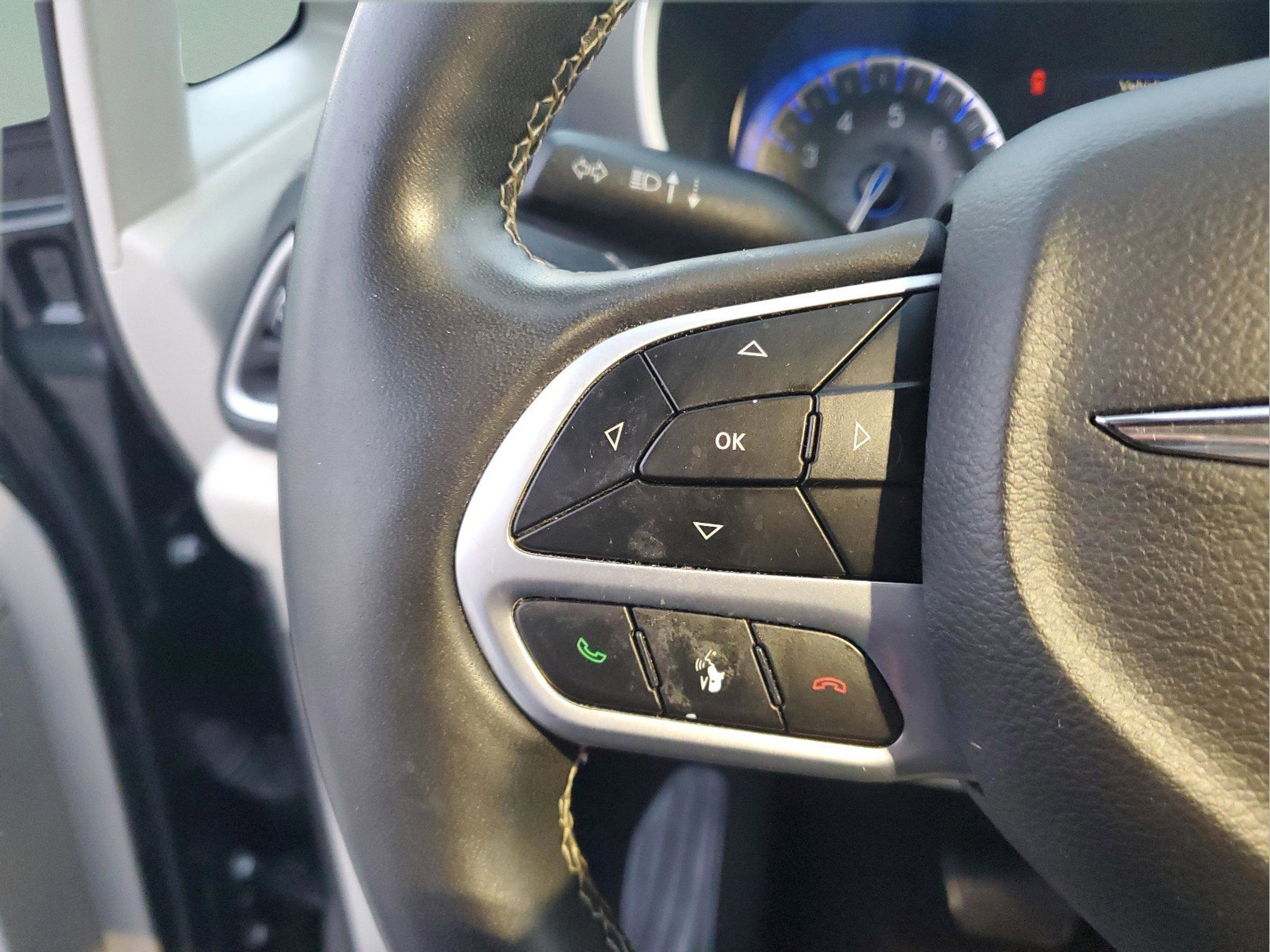 Used 2022 Chrysler Pacifica Touring-L FWD image 28
