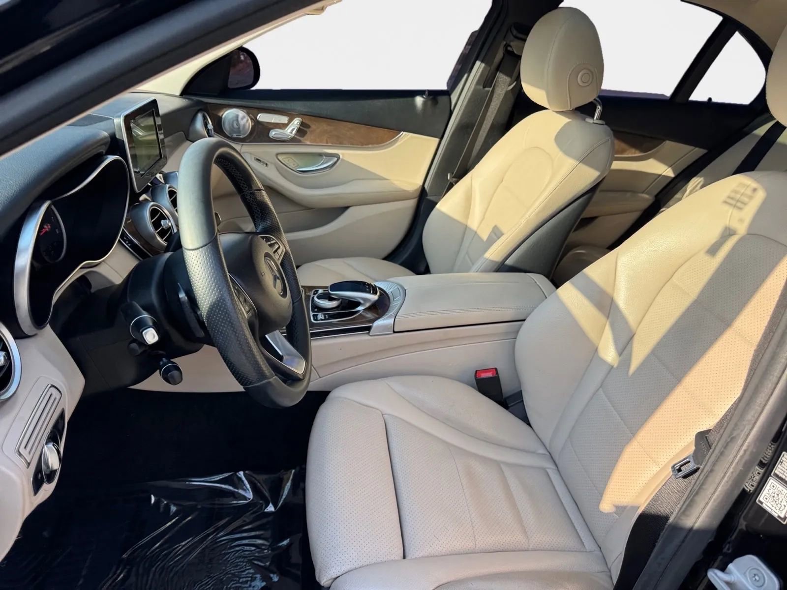 Used 2015 Mercedes-Benz C 300 4MATIC Sedan image 9