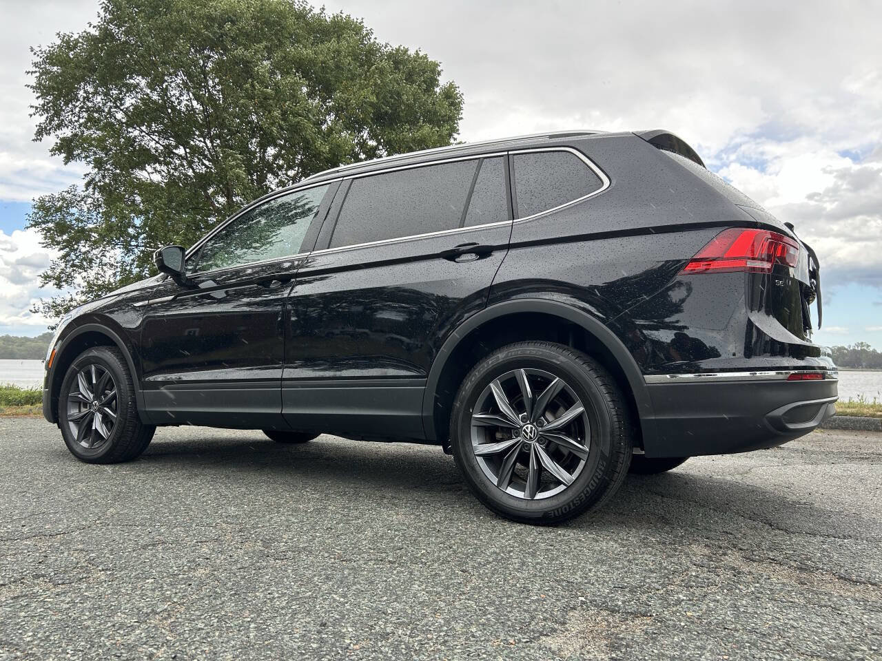 Used 2022 Volkswagen Tiguan SE image 8