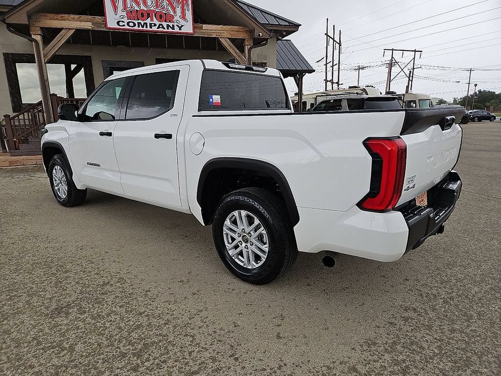 Used 2022 Toyota Tundra SR5 AWD/4WD image 4
