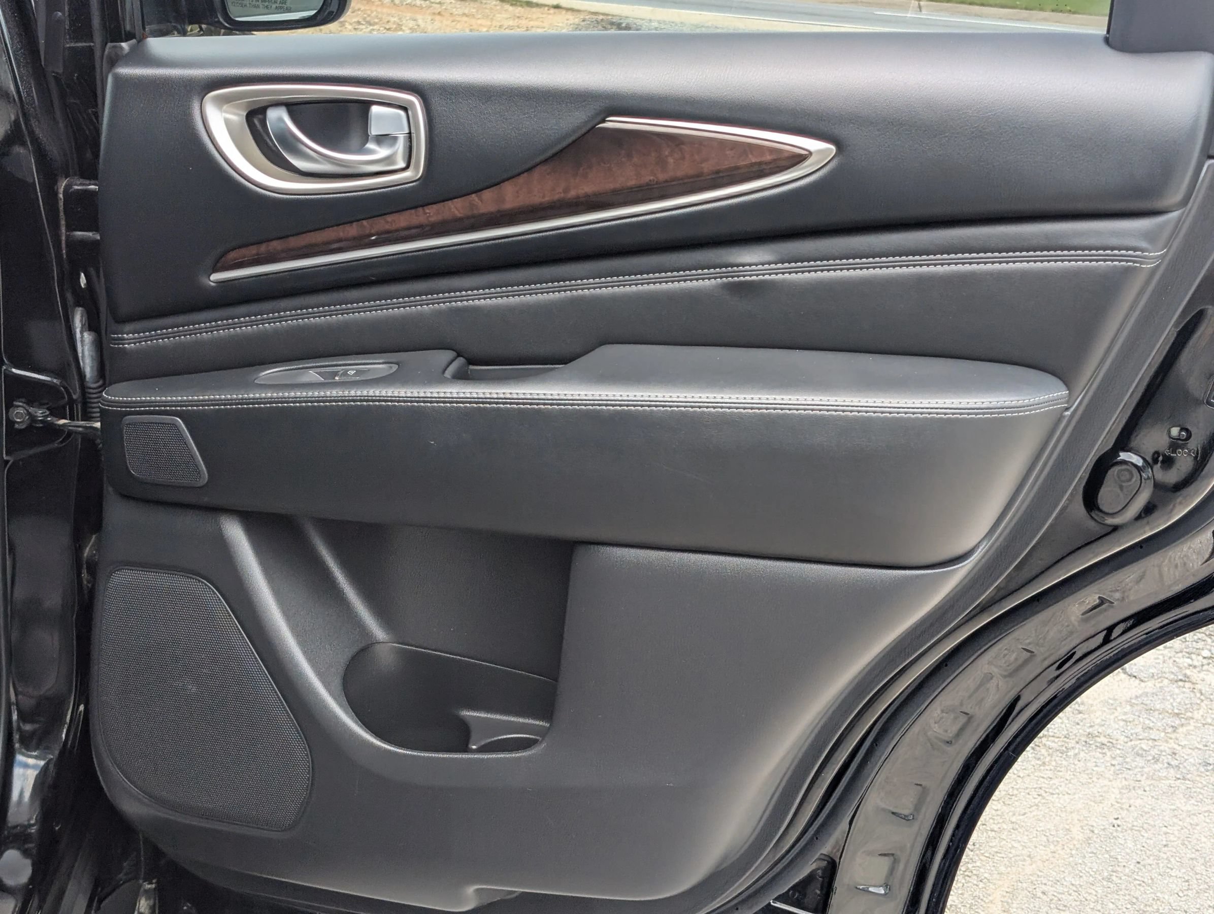 Used 2017 INFINITI QX60 FWD w/ Deluxe Technology Package image 39