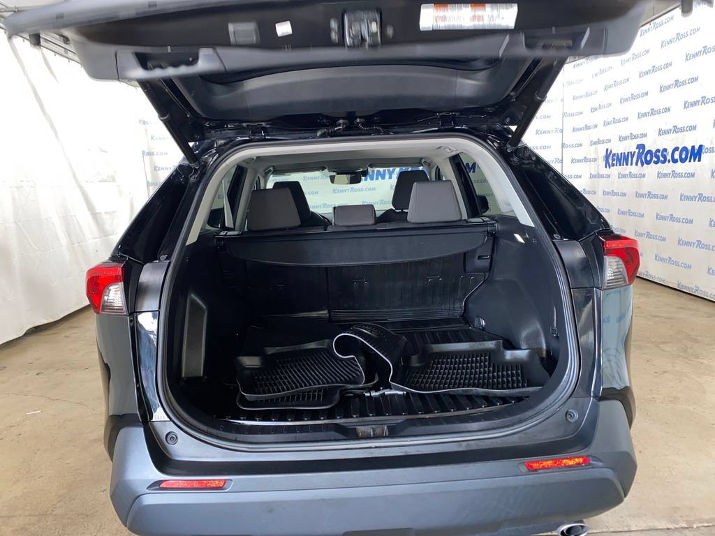 Used 2022 Toyota RAV4 XLE w/ Convenience Package AWD/4WD image 17