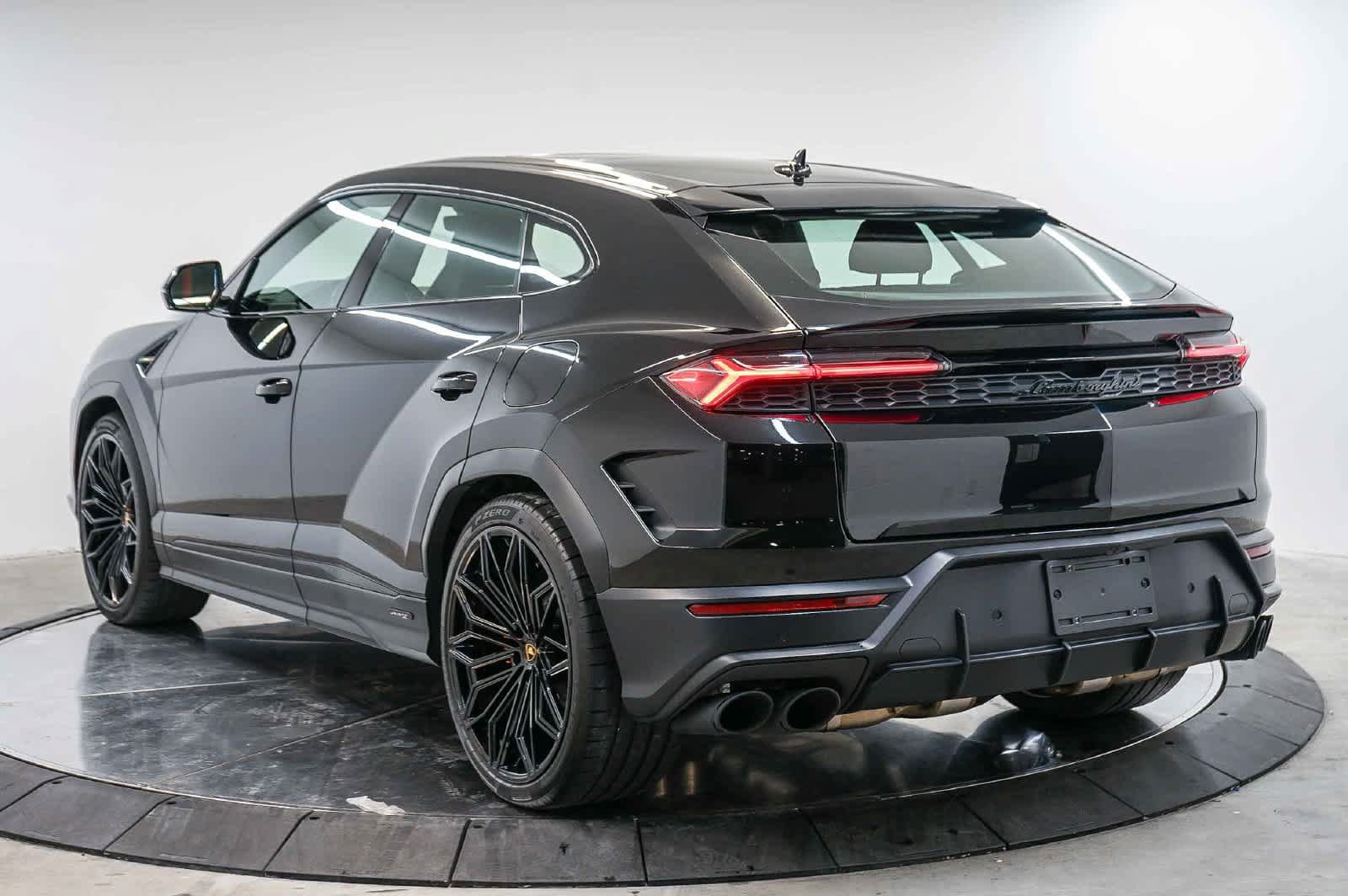 Used 2025 Lamborghini Urus SE AWD/4WD image 3