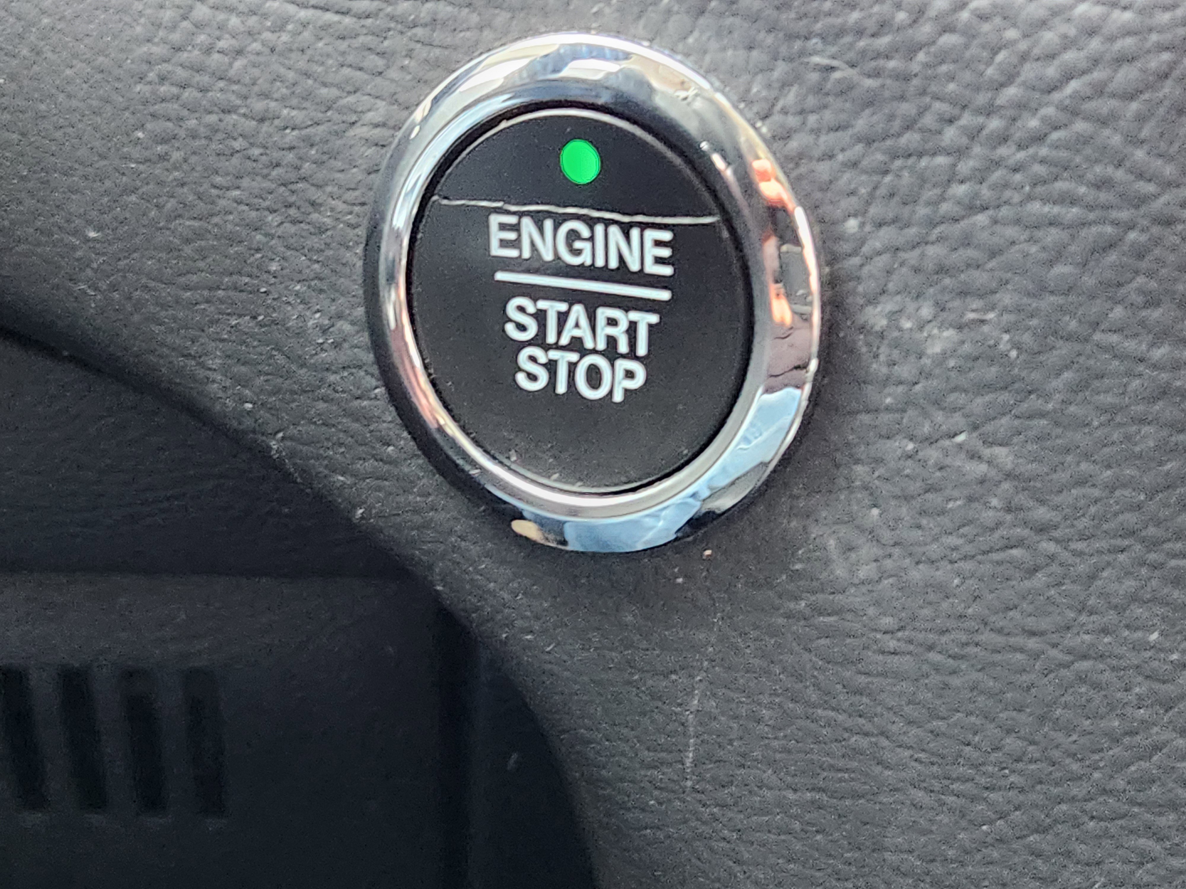 Used 2018 Ford Edge Titanium image 27