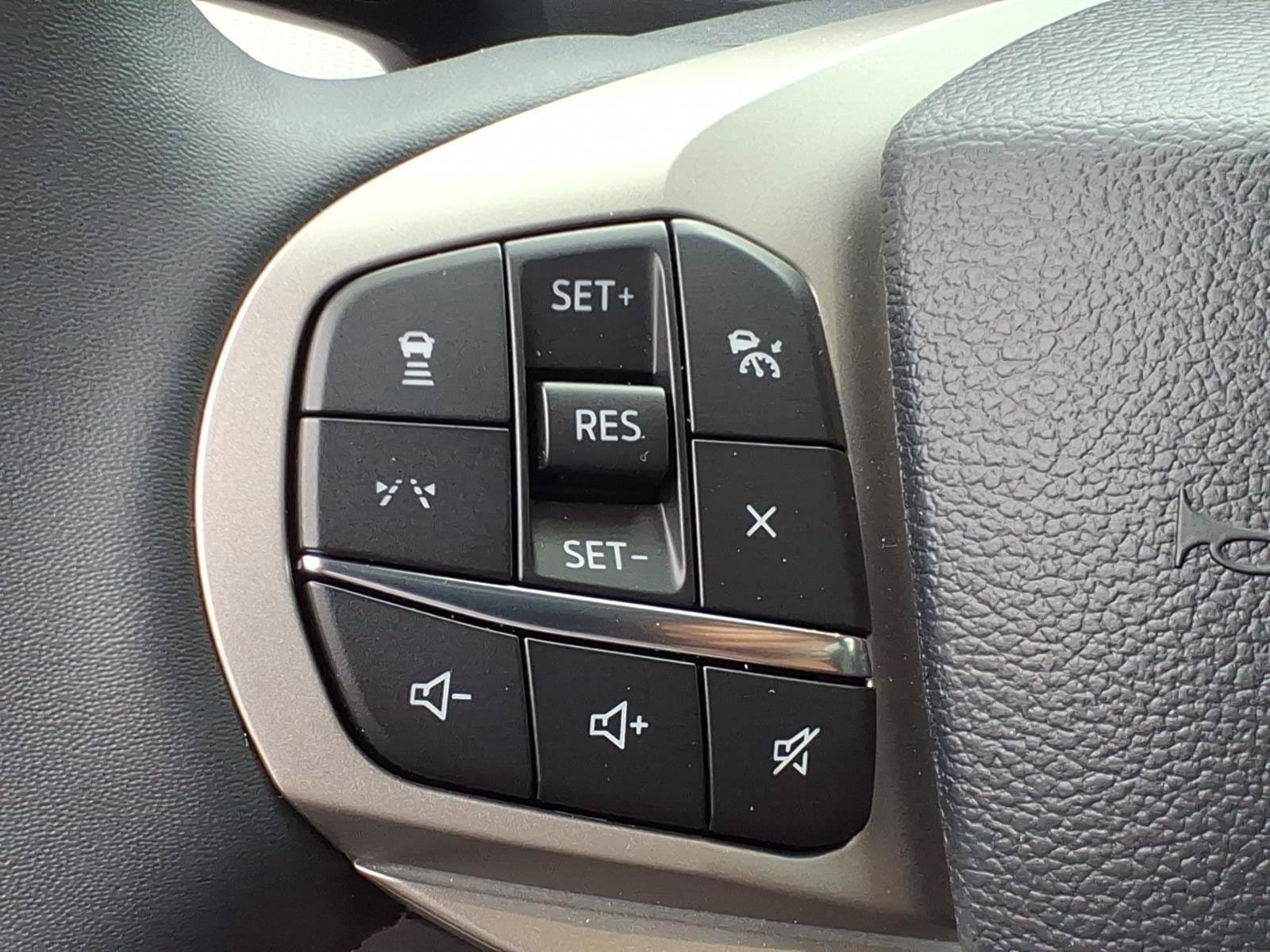 Used 2025 Ford Explorer Active AWD/4WD image 19