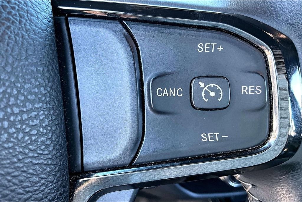 Used 2022 RAM 1500 Limited w/ Body-Colour Bumper Group image 11