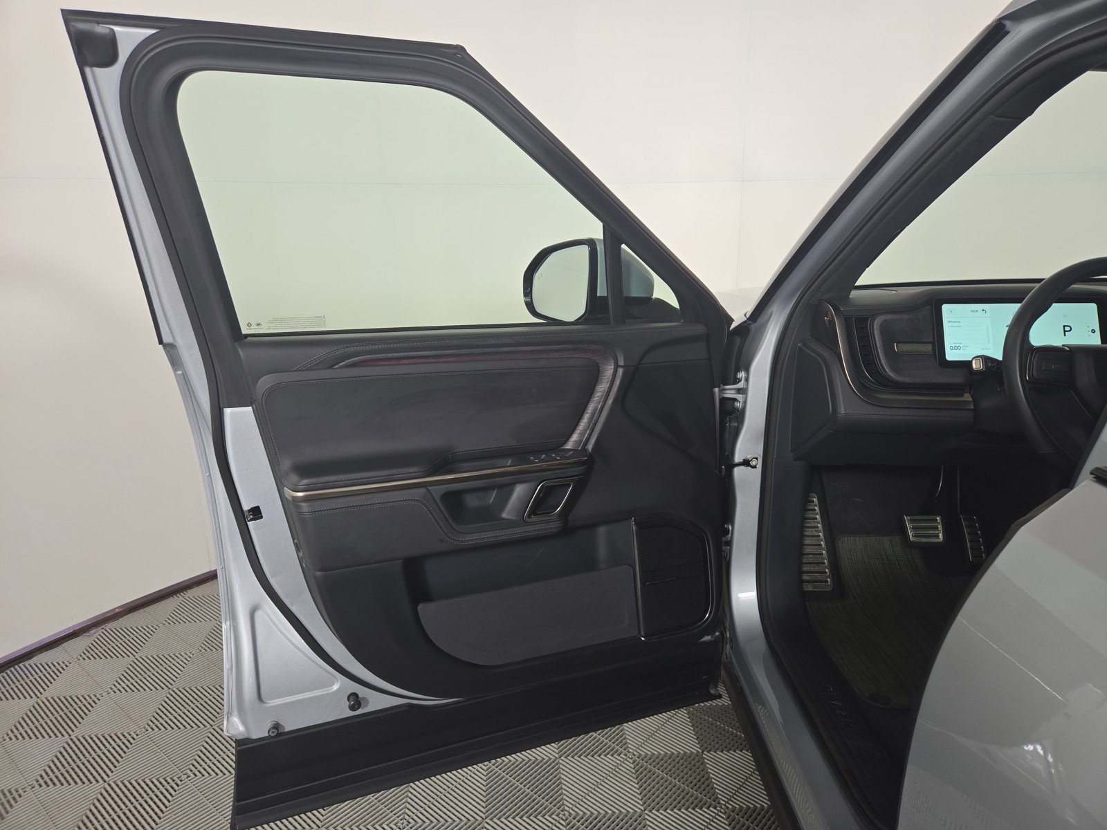 Used 2022 Rivian R1T Launch Edition image 16