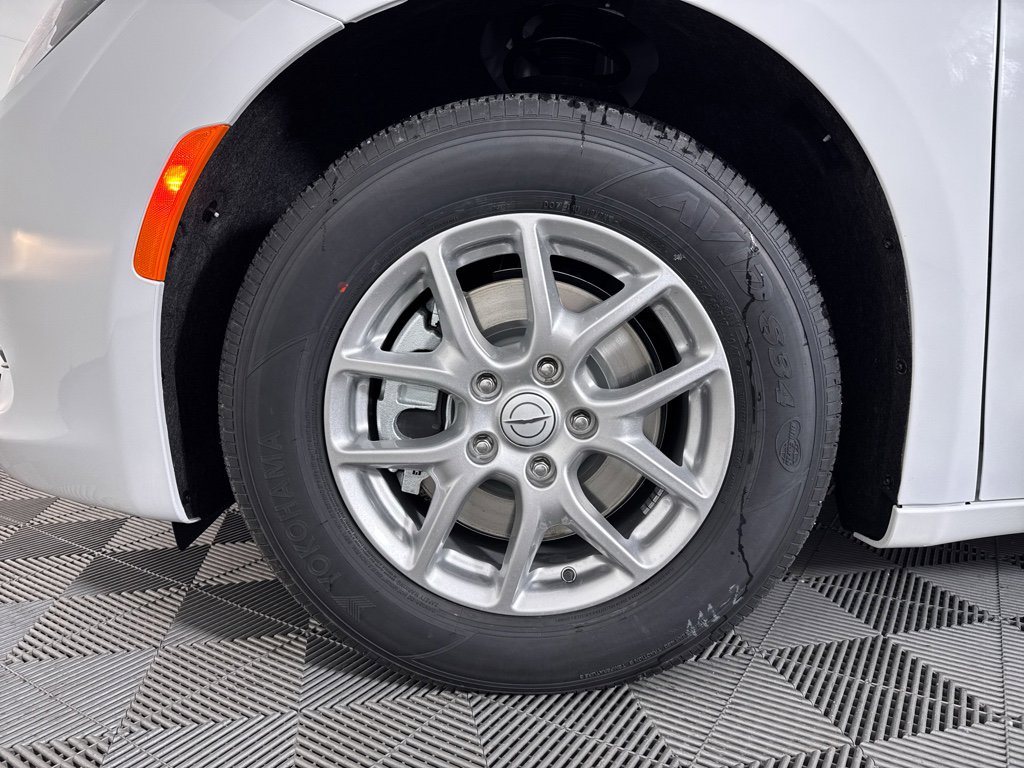 New 2026 Chrysler Voyager LX image 19