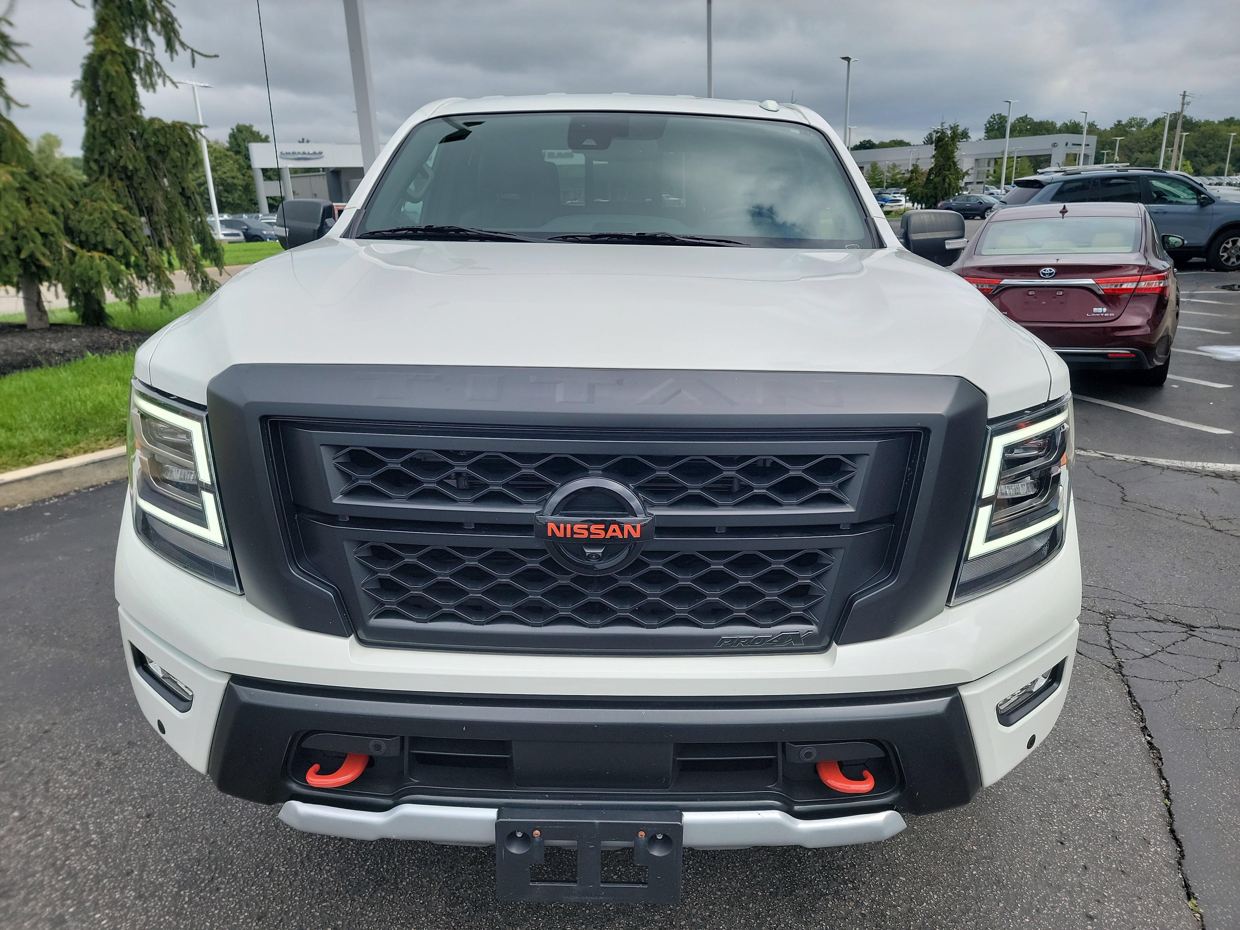 Used 2021 Nissan Titan PRO-4X w/ Pro-4x Convenience Package AWD/4WD image 2