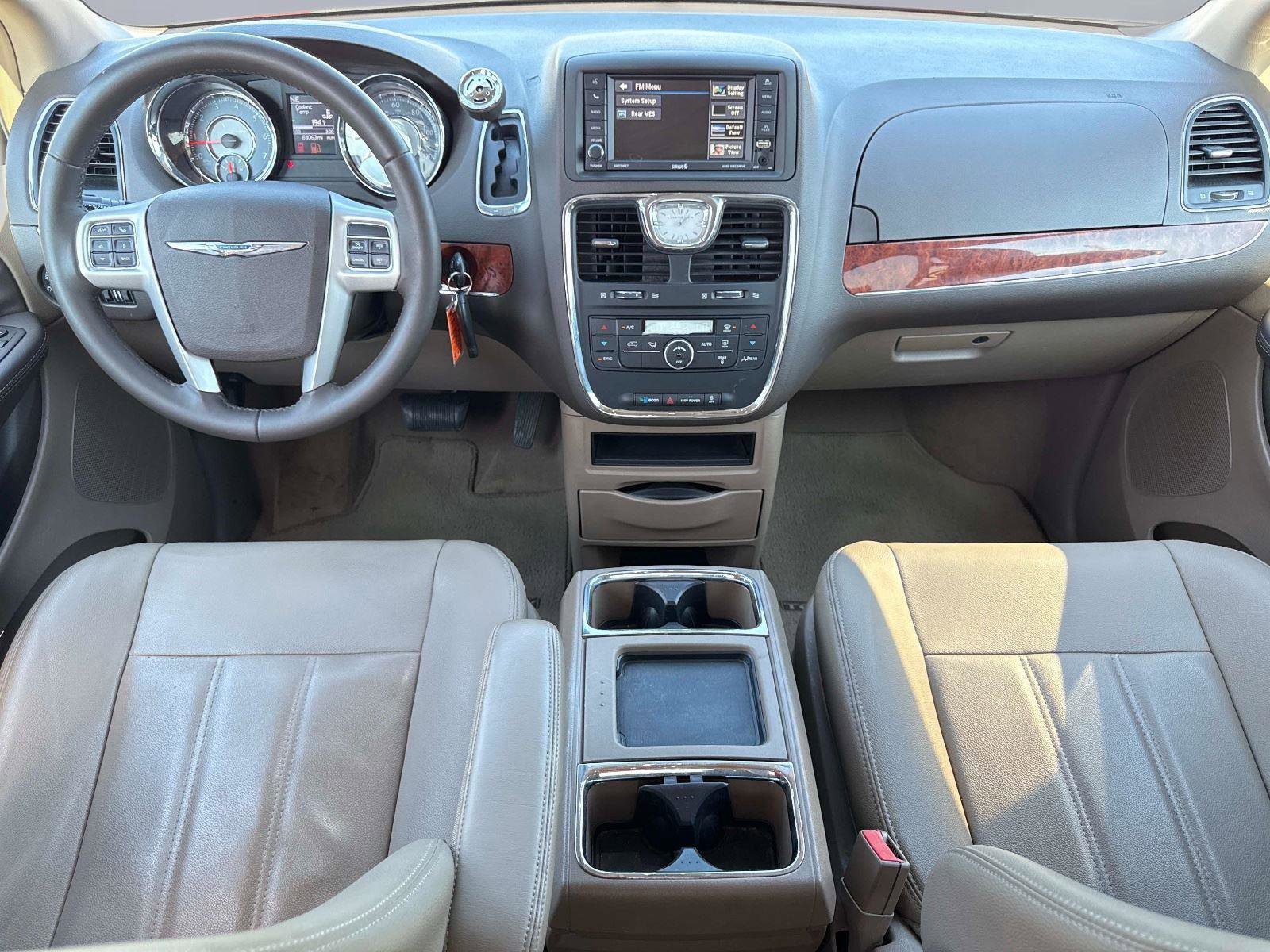 Used 2016 Chrysler Town & Country Touring image 16